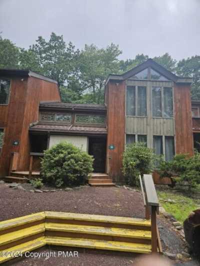 Home For Sale in Lake Harmony, Pennsylvania