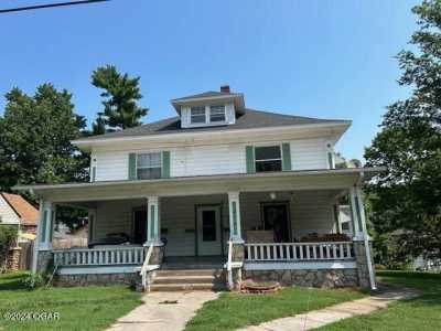 Home For Sale in Neosho, Missouri