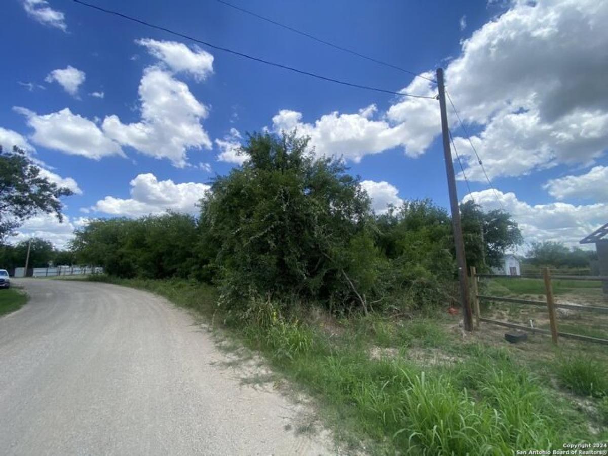 Picture of Residential Land For Sale in Lytle, Texas, United States