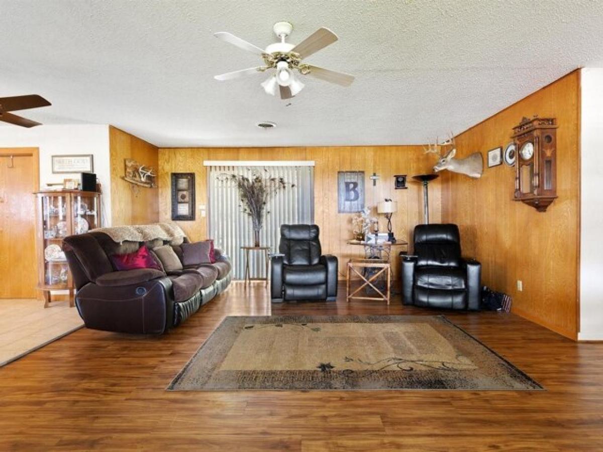 Picture of Home For Sale in Chico, Texas, United States