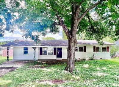 Home For Sale in Tuscumbia, Alabama