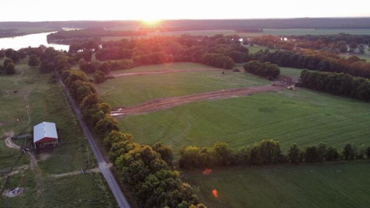 Picture of Residential Land For Sale in Savannah, Tennessee, United States