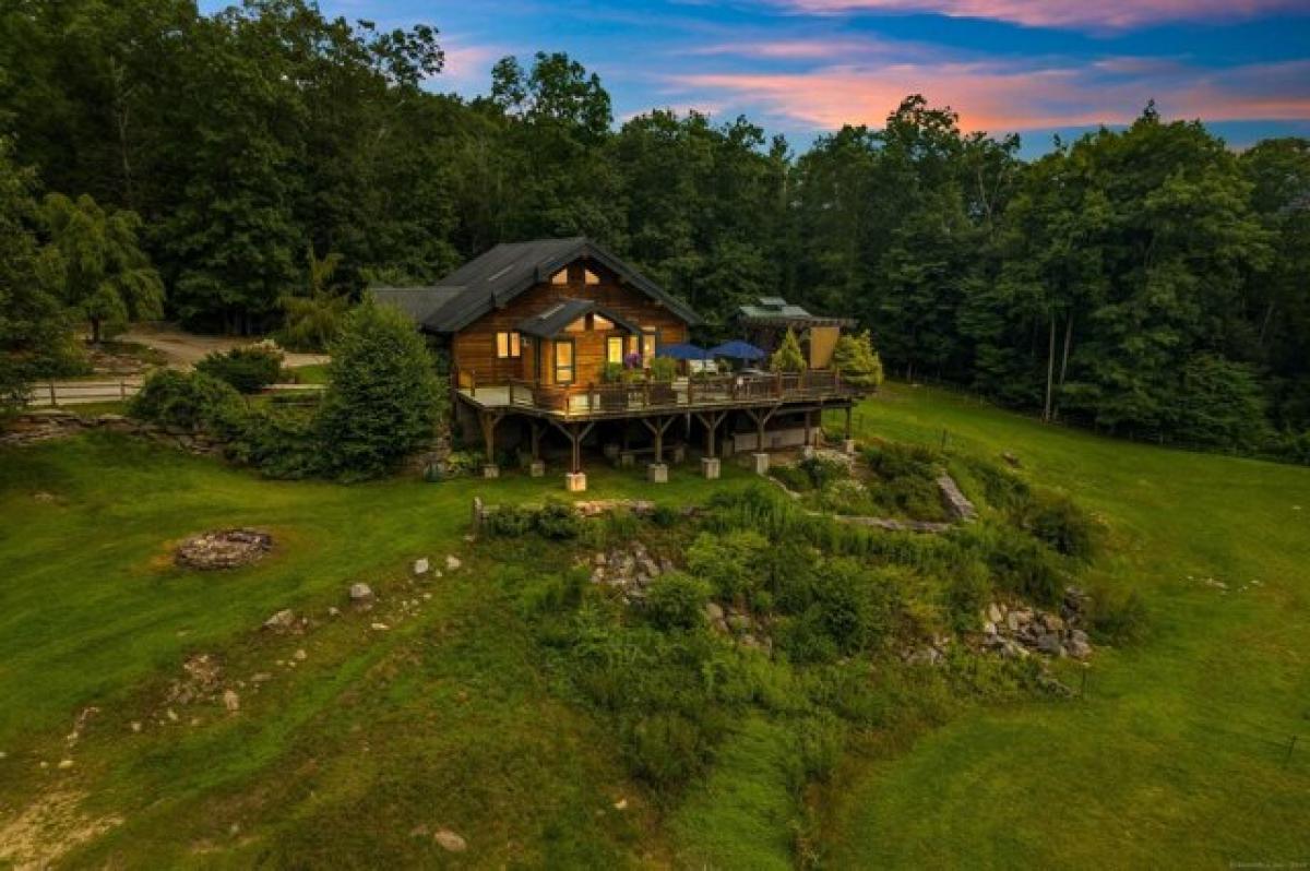 Picture of Home For Sale in Woodstock, Connecticut, United States