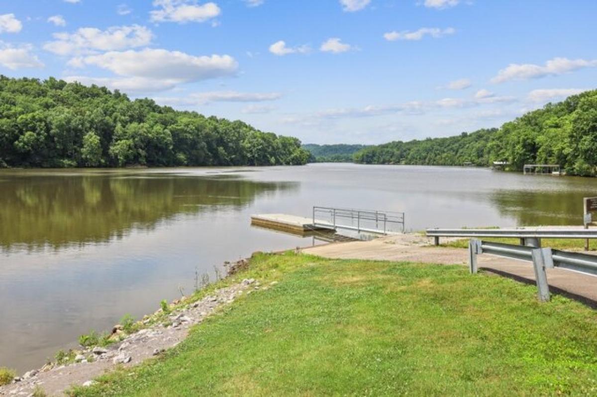 Picture of Home For Sale in Charlotte, Tennessee, United States