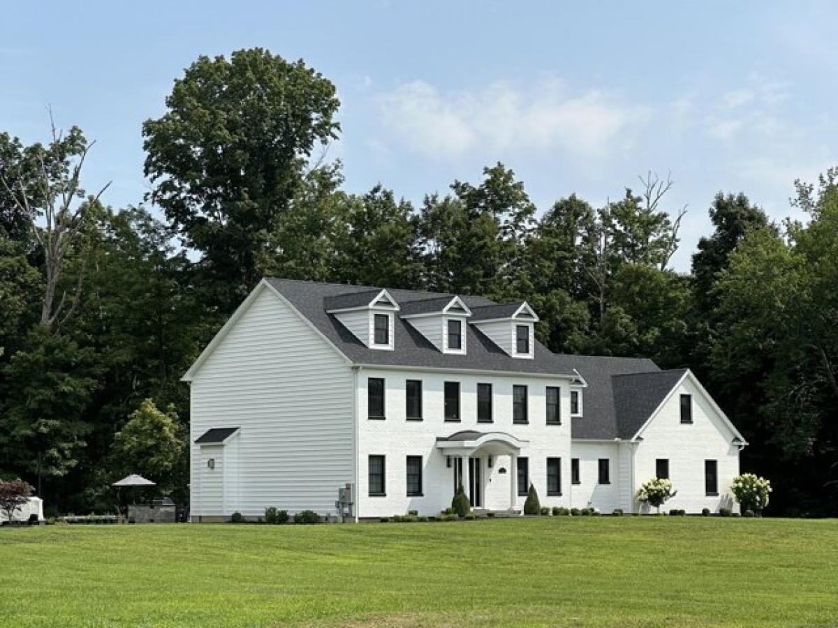 Picture of Home For Sale in Cheshire, Connecticut, United States