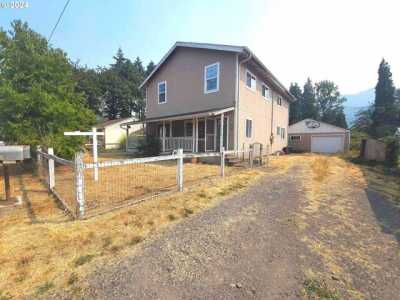 Home For Sale in Oakridge, Oregon