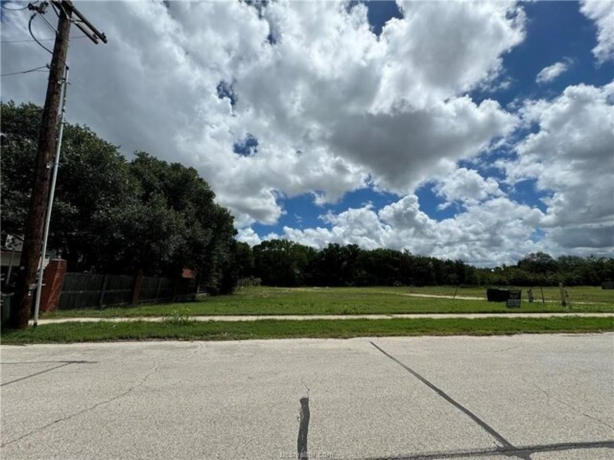 Picture of Residential Land For Sale in Bryan, Texas, United States