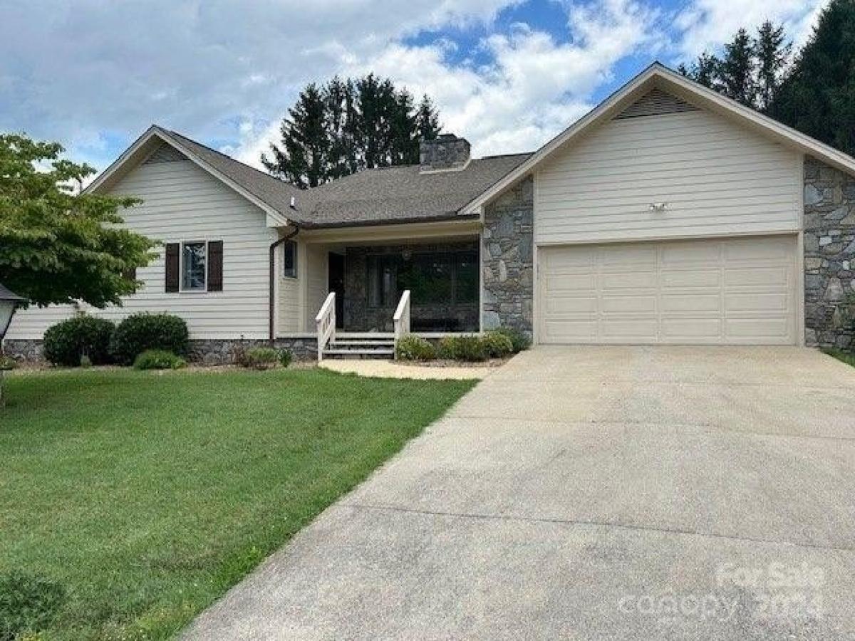 Picture of Home For Sale in Lake Junaluska, North Carolina, United States