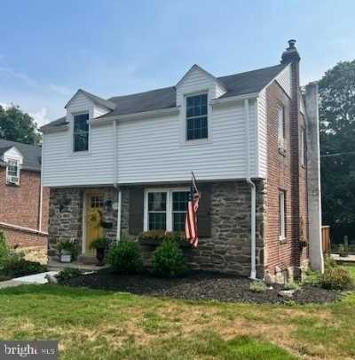 Home For Sale in Glenside, Pennsylvania