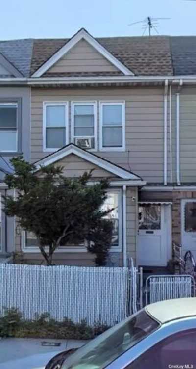 Home For Sale in East Elmhurst, New York