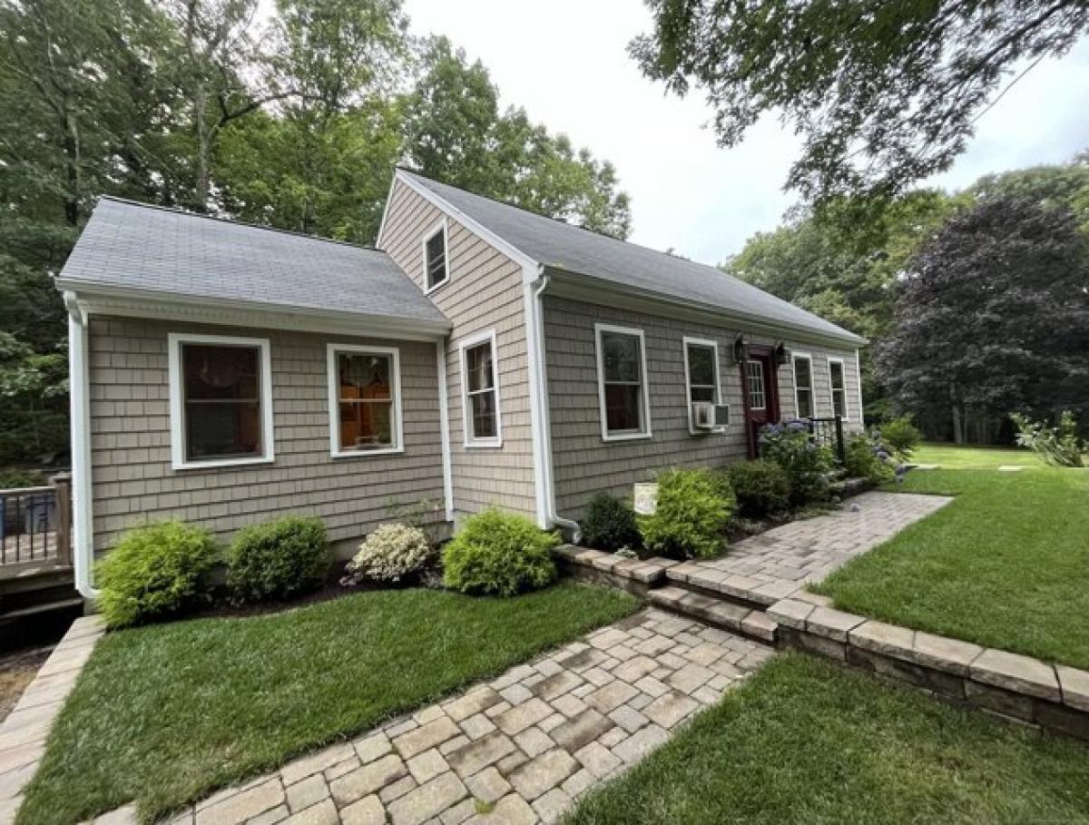 Picture of Home For Sale in Plainfield, Connecticut, United States