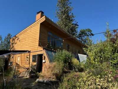 Home For Sale in Talent, Oregon