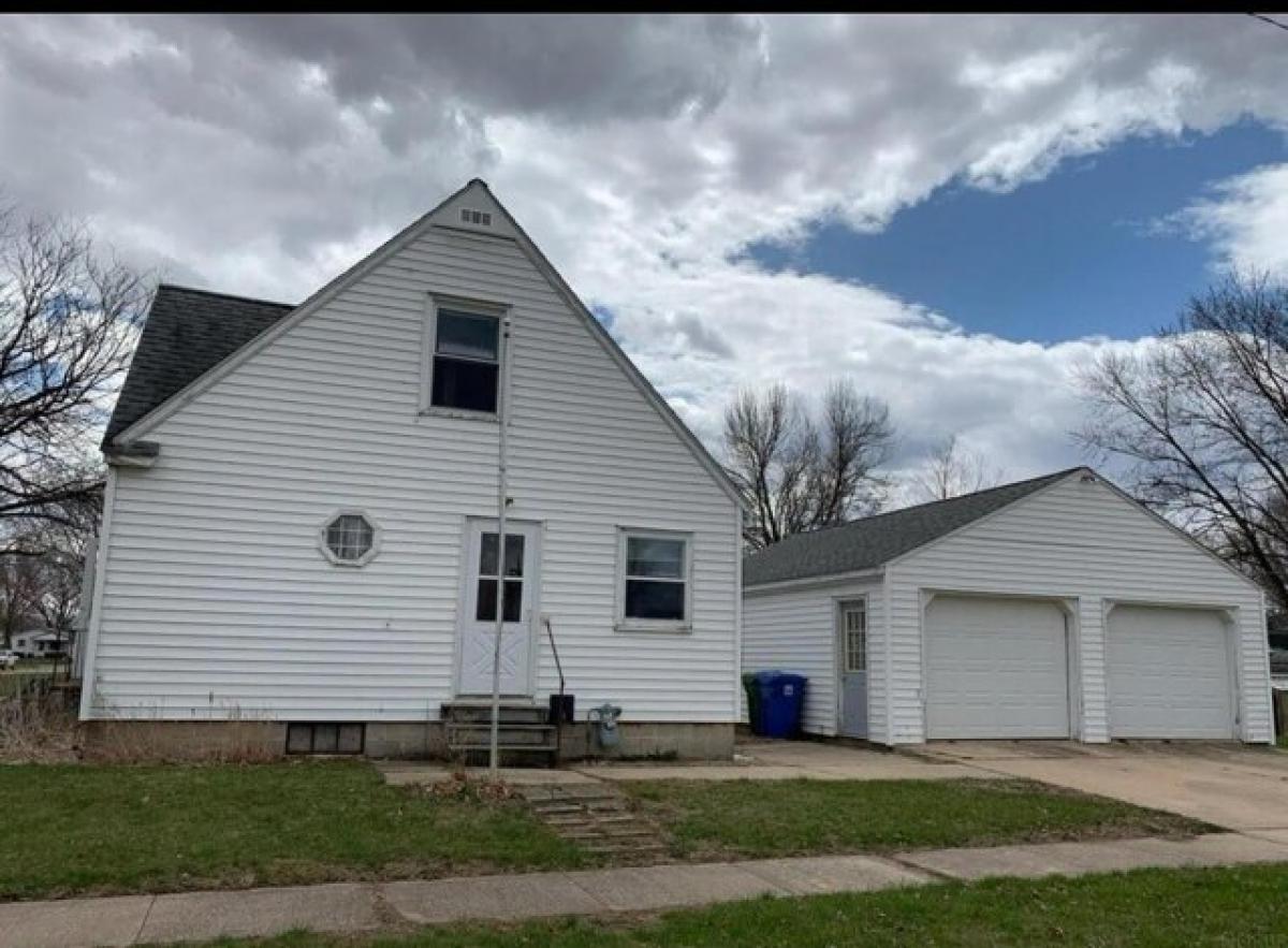 Picture of Home For Sale in Charles City, Iowa, United States