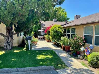 Home For Sale in Sunland, California