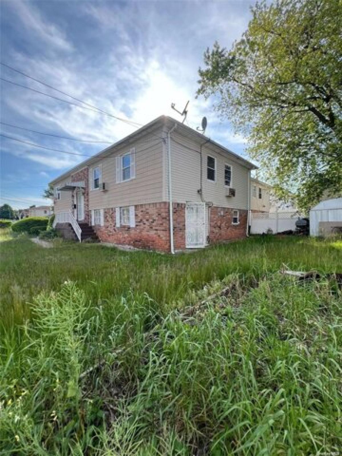 Picture of Home For Sale in Far Rockaway, New York, United States