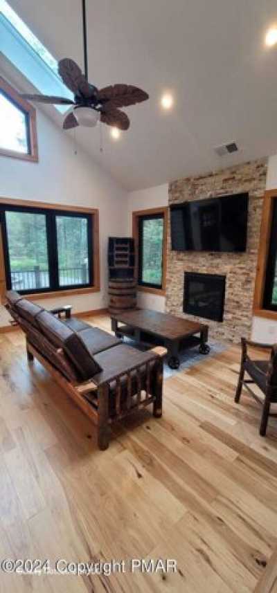 Home For Sale in Pocono Pines, Pennsylvania