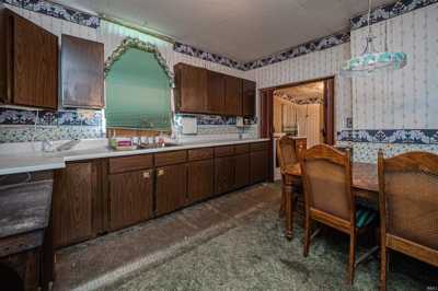 Home For Sale in Oakland City, Indiana