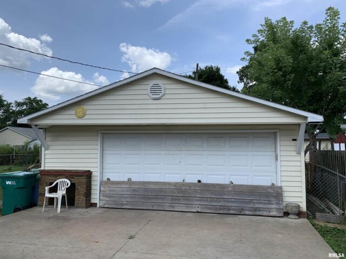 Picture of Home For Sale in Galesburg, Illinois, United States