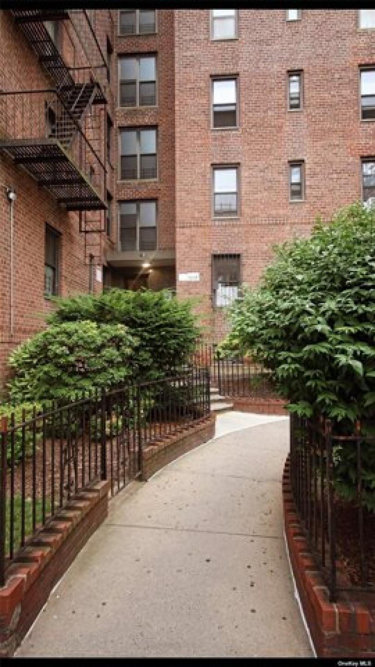 Picture of Home For Sale in Jackson Heights, New York, United States