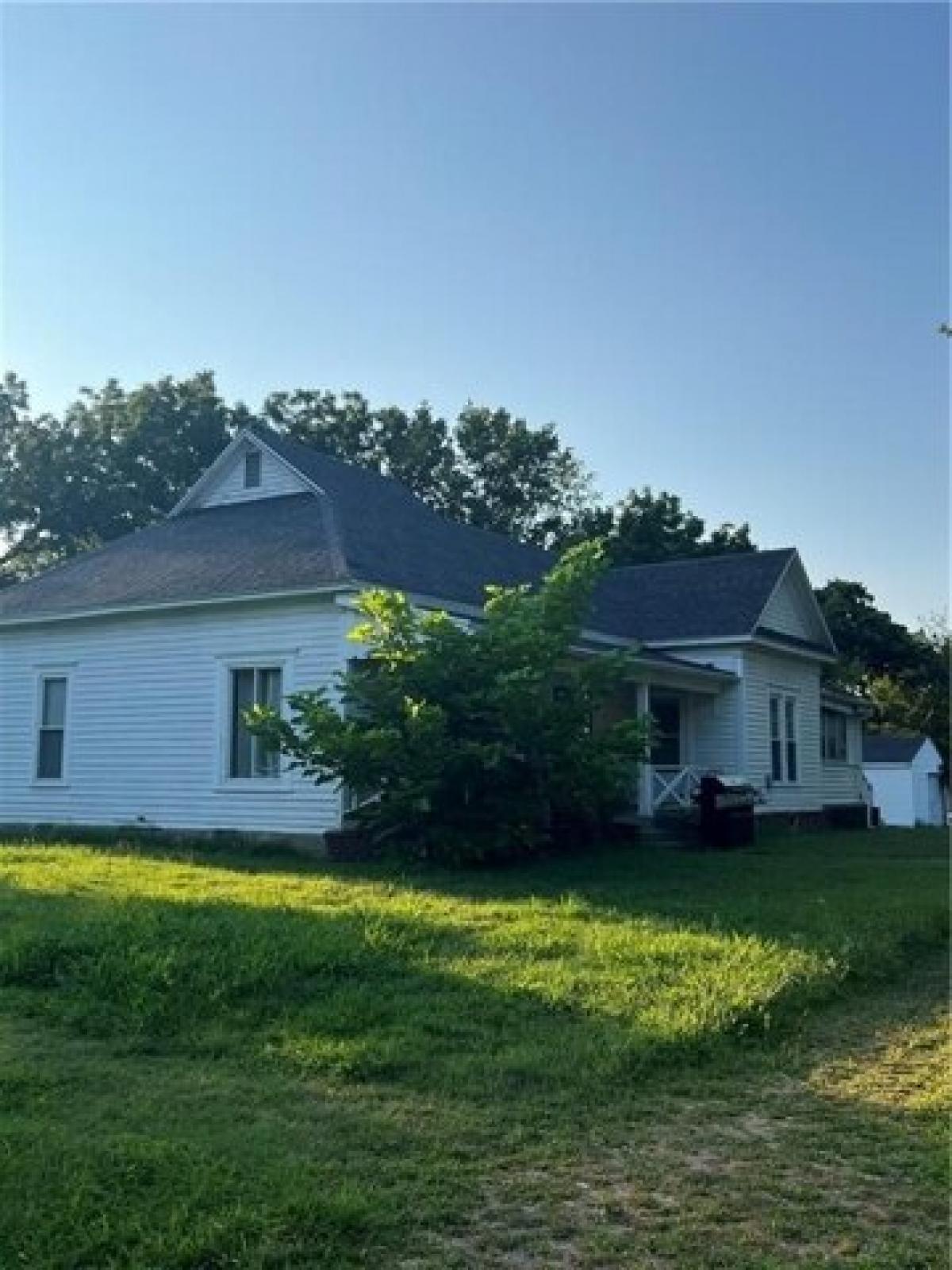 Picture of Home For Sale in Pittsburg, Kansas, United States