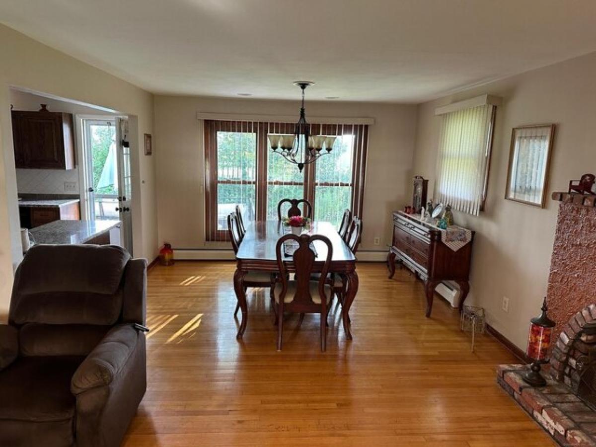 Picture of Home For Sale in Naugatuck, Connecticut, United States