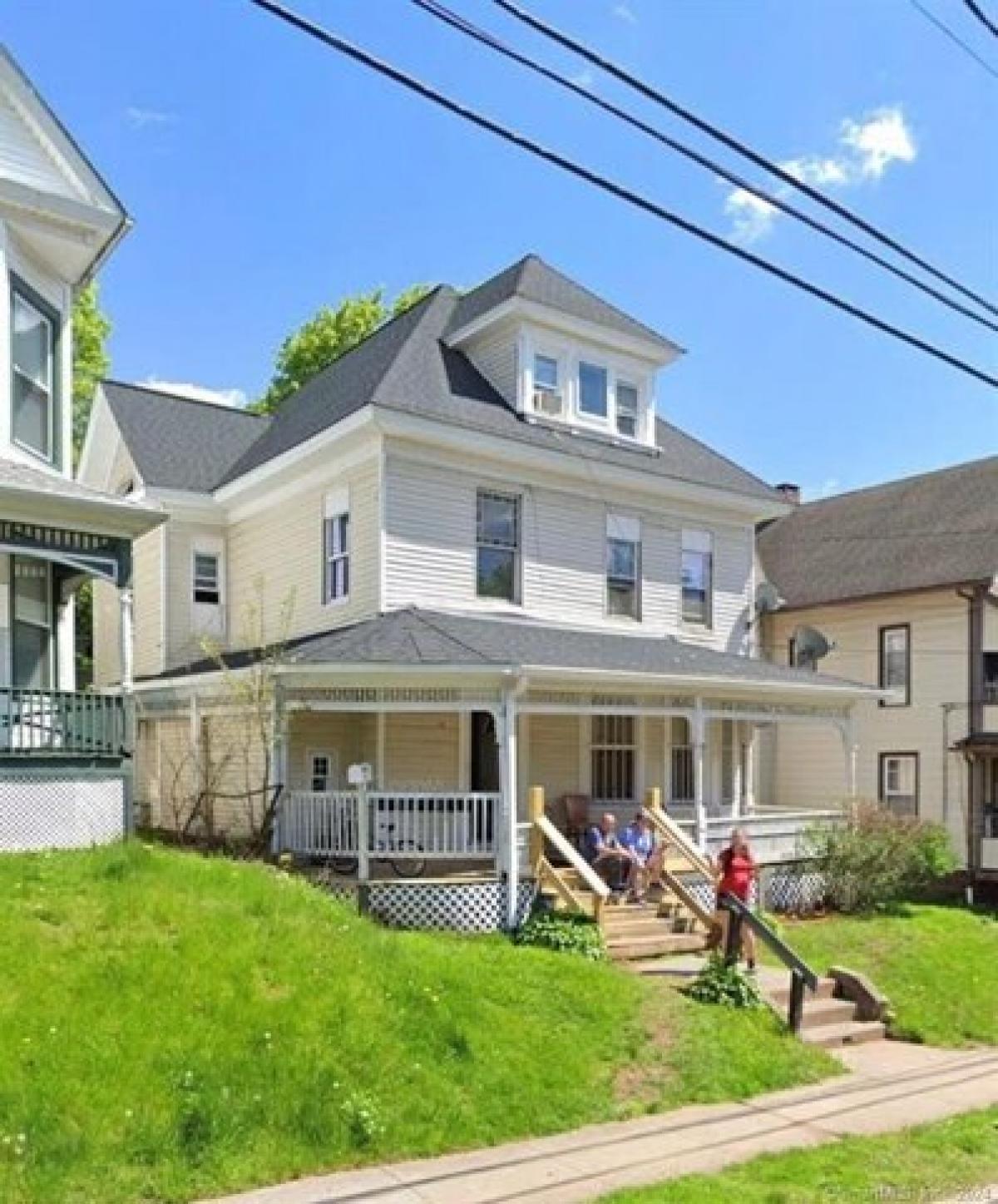 Picture of Home For Sale in Meriden, Connecticut, United States