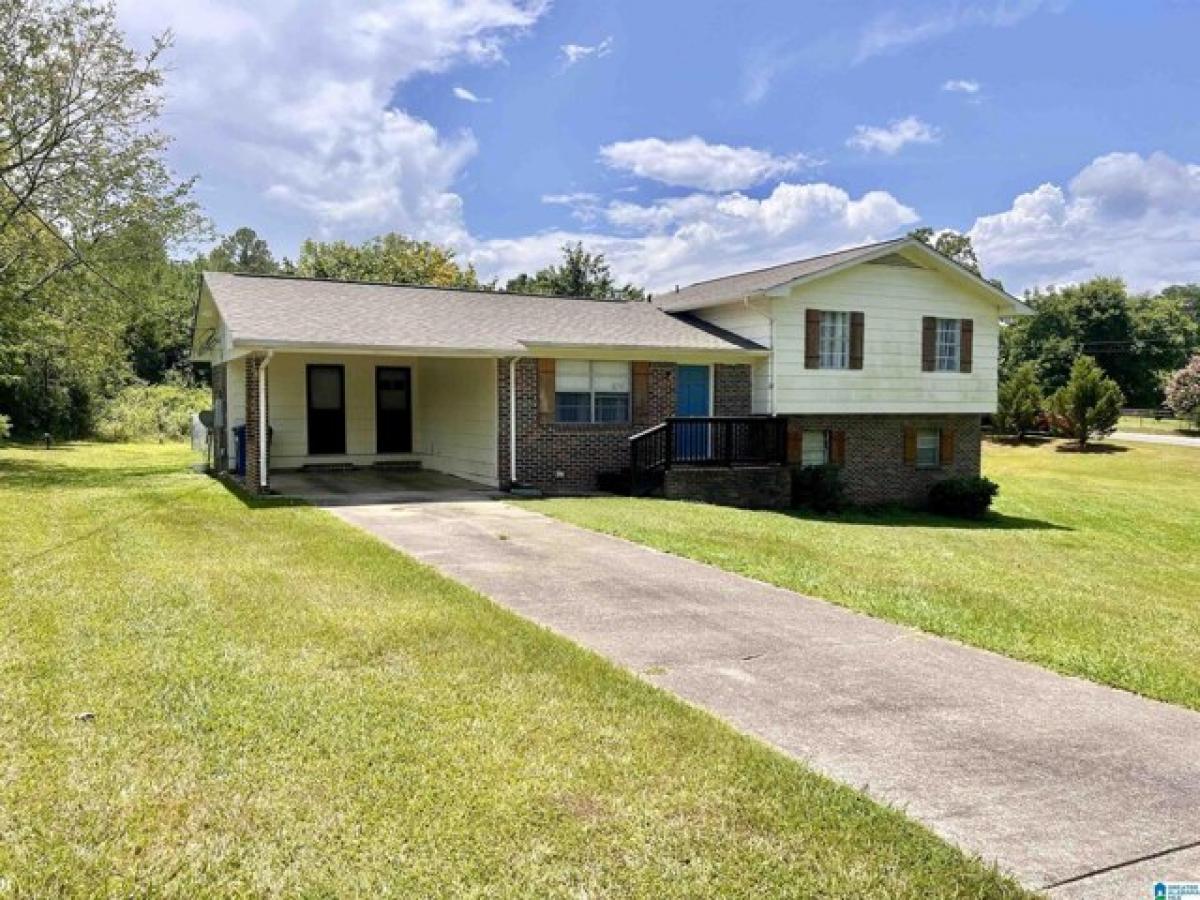 Picture of Home For Sale in Jacksonville, Alabama, United States