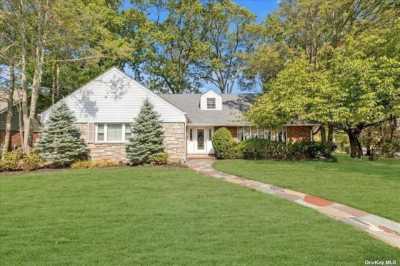 Home For Sale in Rockville Centre, New York