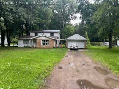 Home For Sale in Birch Run, Michigan