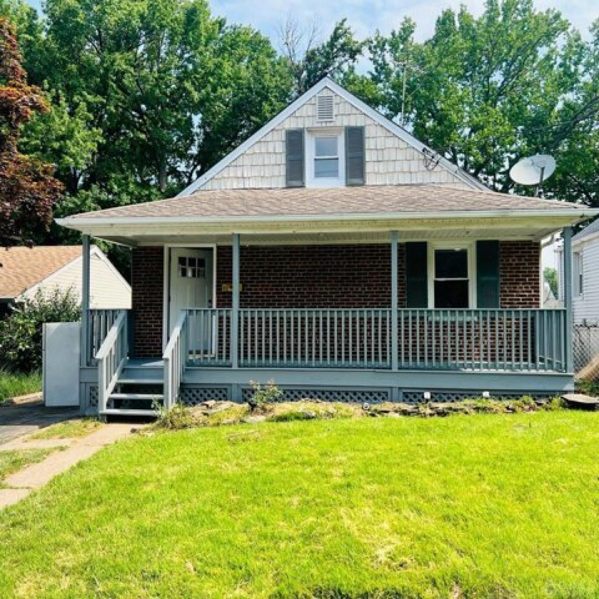 Picture of Home For Sale in Colonia, New Jersey, United States