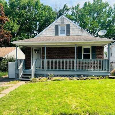 Home For Sale in Colonia, New Jersey