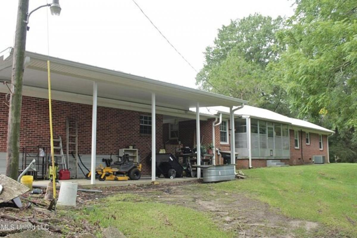 Picture of Home For Sale in Bay Springs, Mississippi, United States