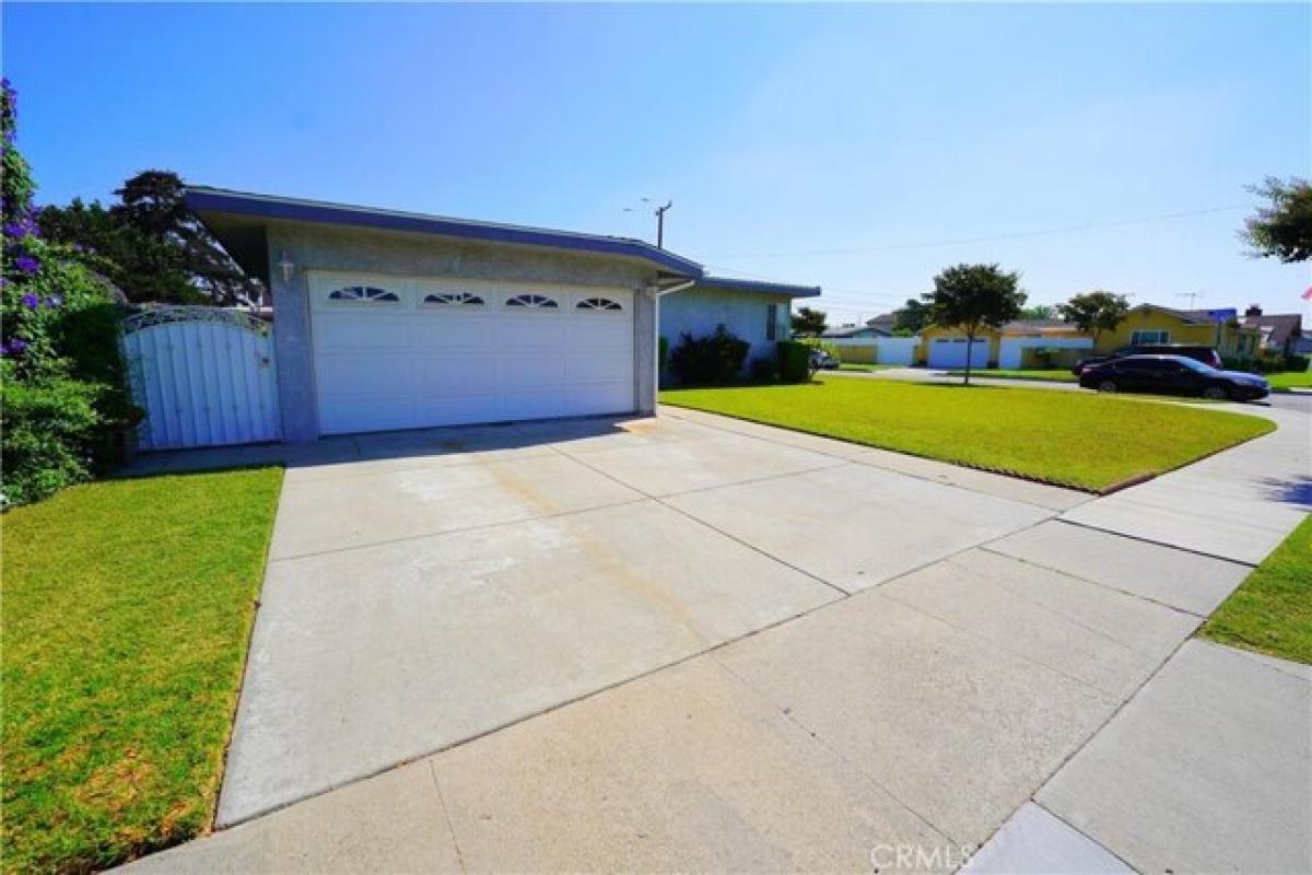 Picture of Home For Sale in Downey, California, United States