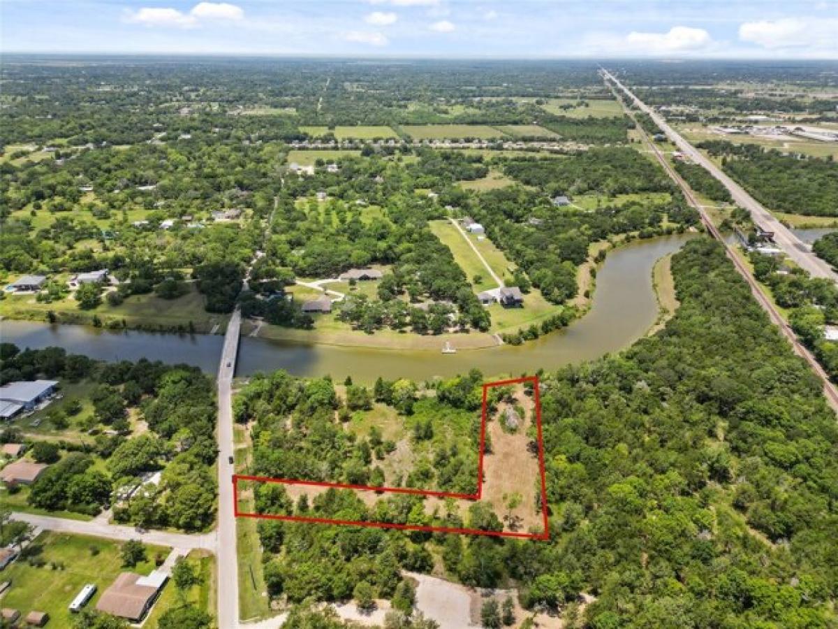 Picture of Residential Land For Sale in Hitchcock, Texas, United States