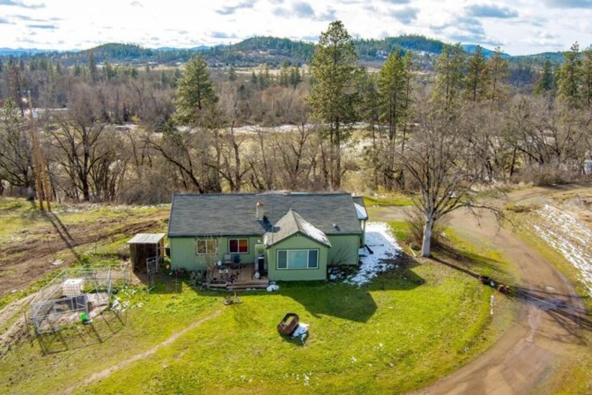 Picture of Home For Sale in Eagle Point, Oregon, United States