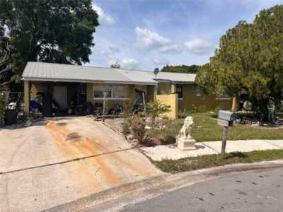 Home For Sale in Frostproof, Florida