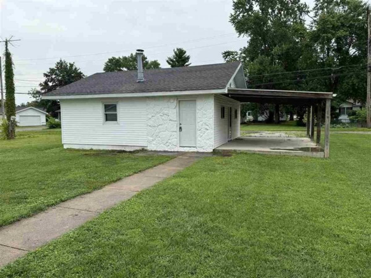 Picture of Home For Sale in Clinton, Indiana, United States