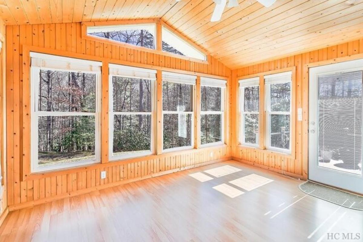 Picture of Home For Sale in Lake Toxaway, North Carolina, United States