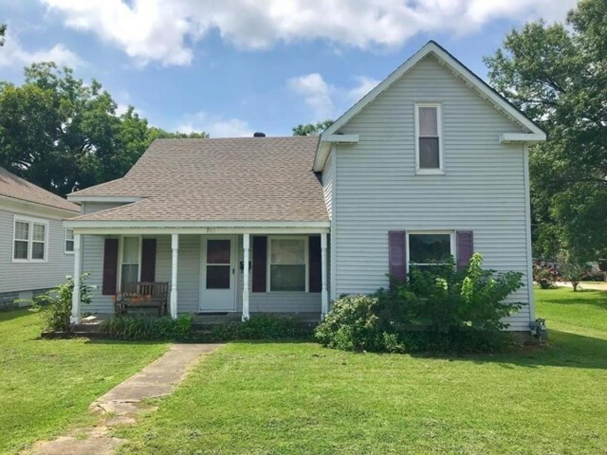 Picture of Home For Sale in Pittsburg, Kansas, United States