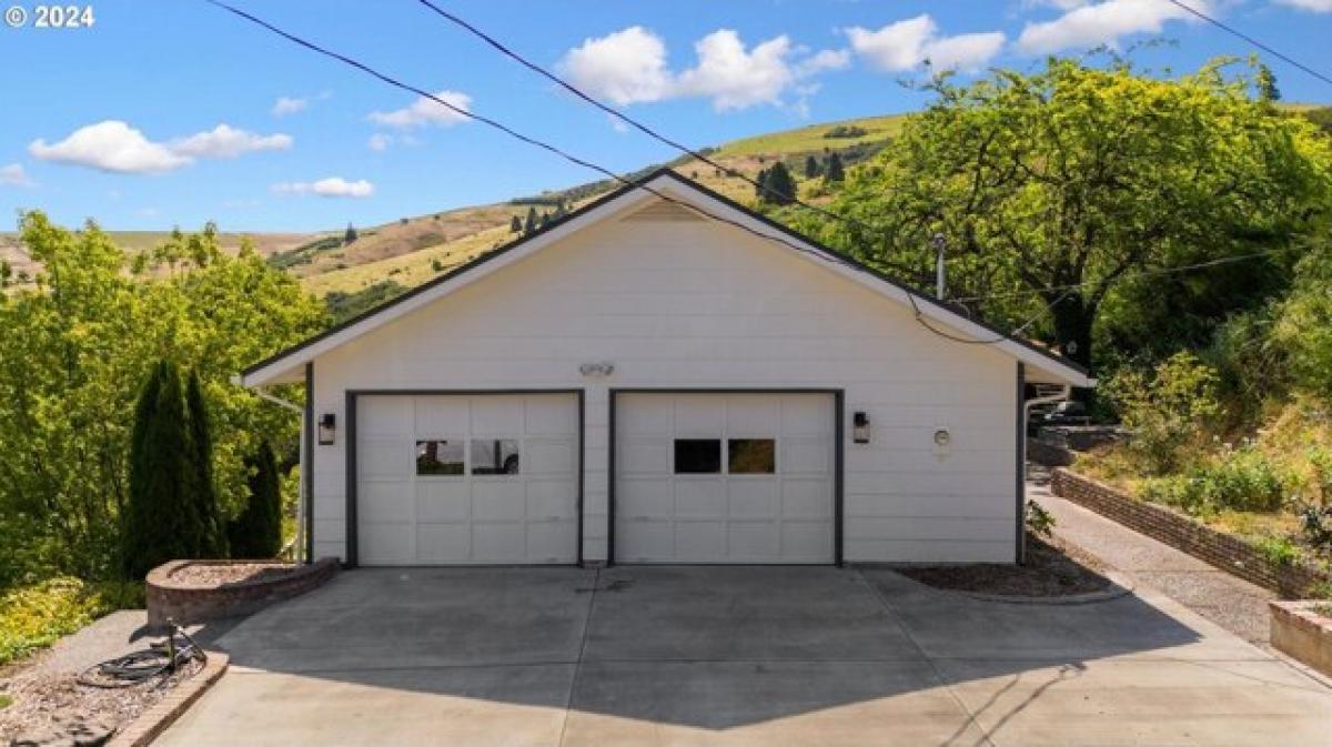 Picture of Home For Sale in Milton Freewater, Oregon, United States