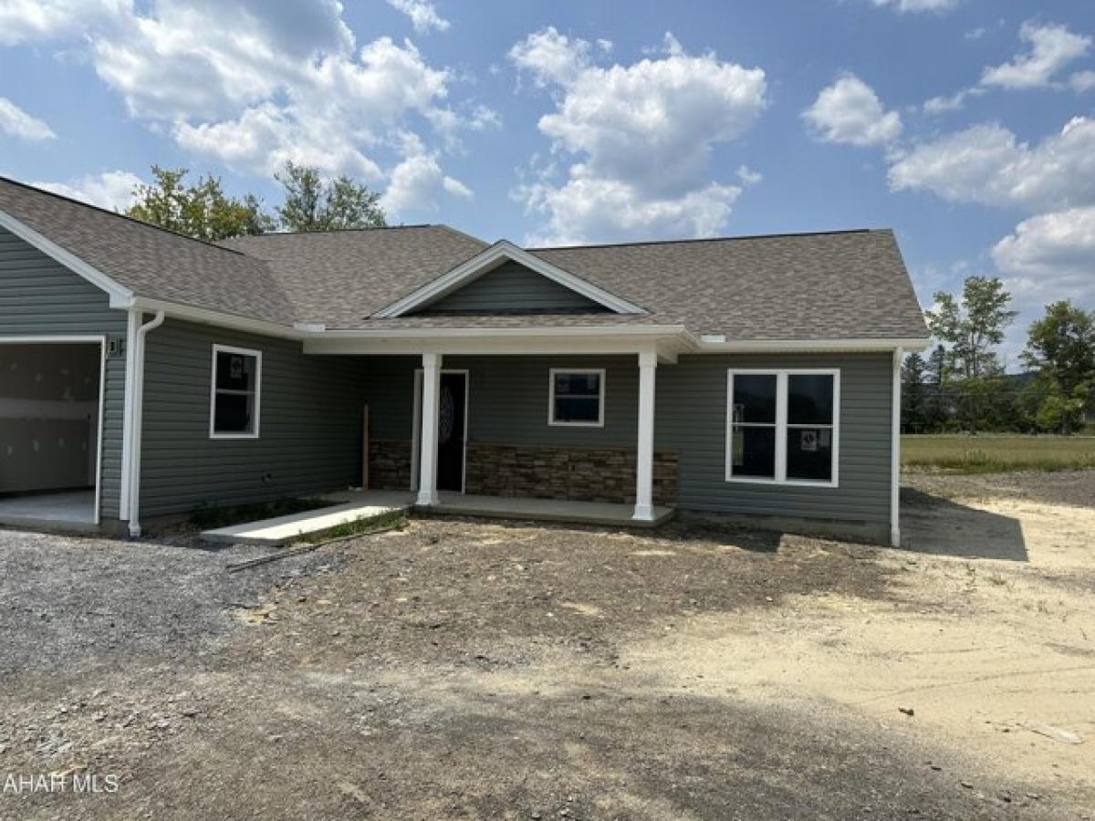 Picture of Home For Sale in Duncansville, Pennsylvania, United States