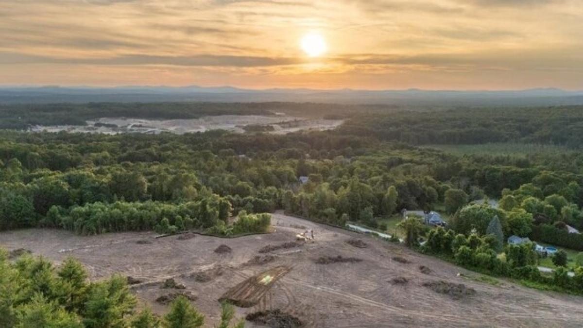 Picture of Home For Sale in Hudson, New Hampshire, United States