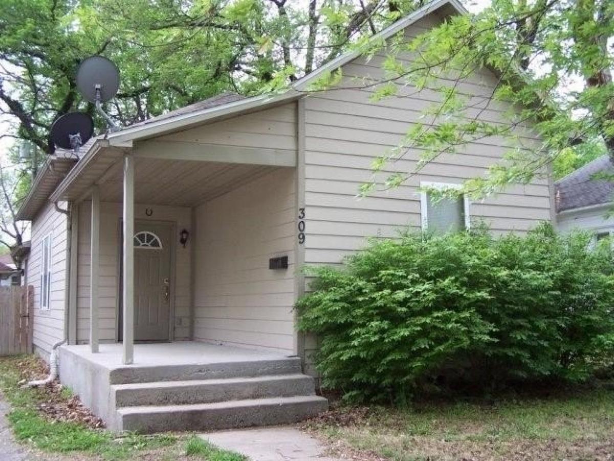 Picture of Home For Sale in Pittsburg, Kansas, United States