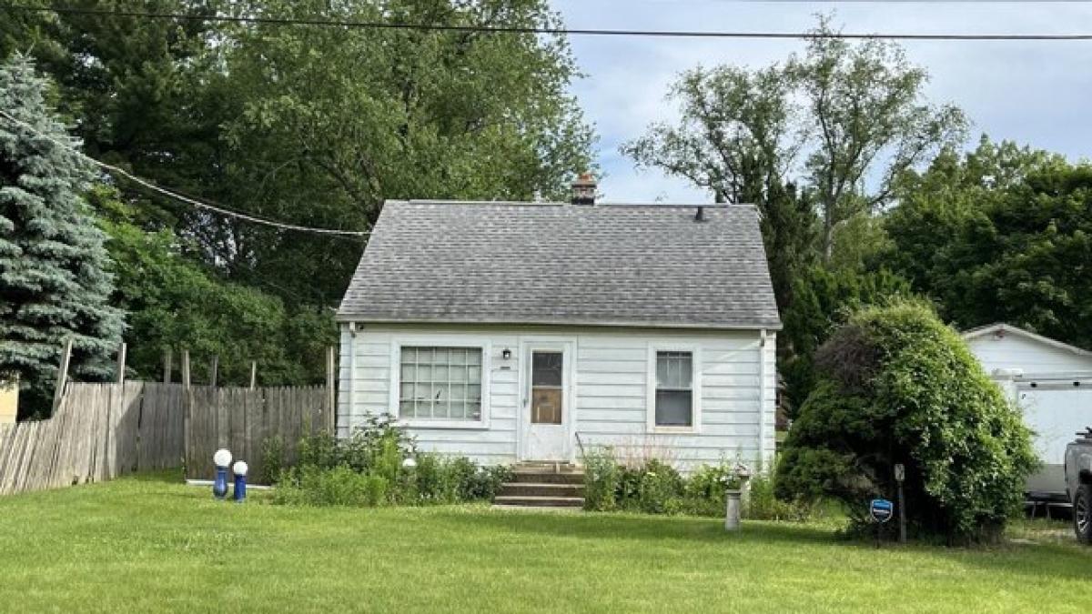 Picture of Home For Sale in Beach Park, Illinois, United States