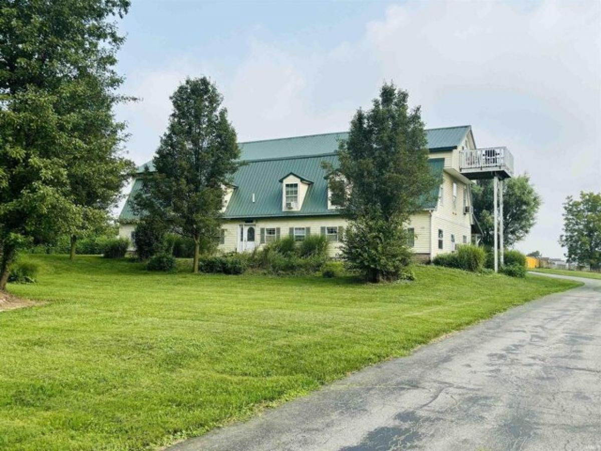 Picture of Home For Sale in Columbia City, Indiana, United States