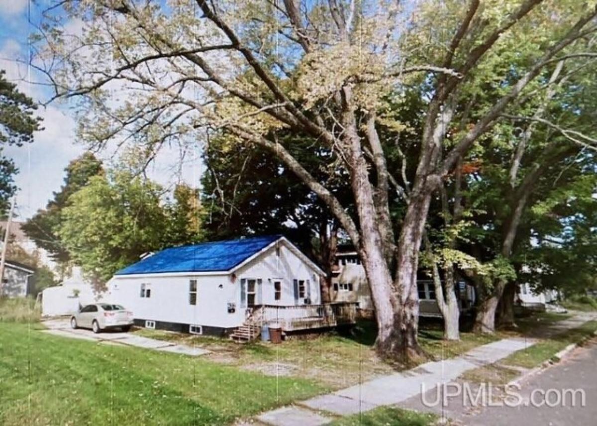 Picture of Home For Sale in Kingsford, Michigan, United States