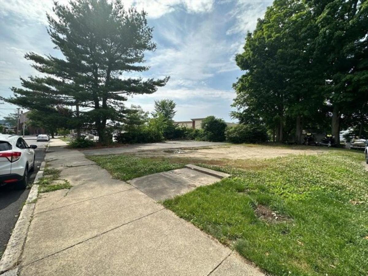 Picture of Residential Land For Sale in Haverhill, Massachusetts, United States