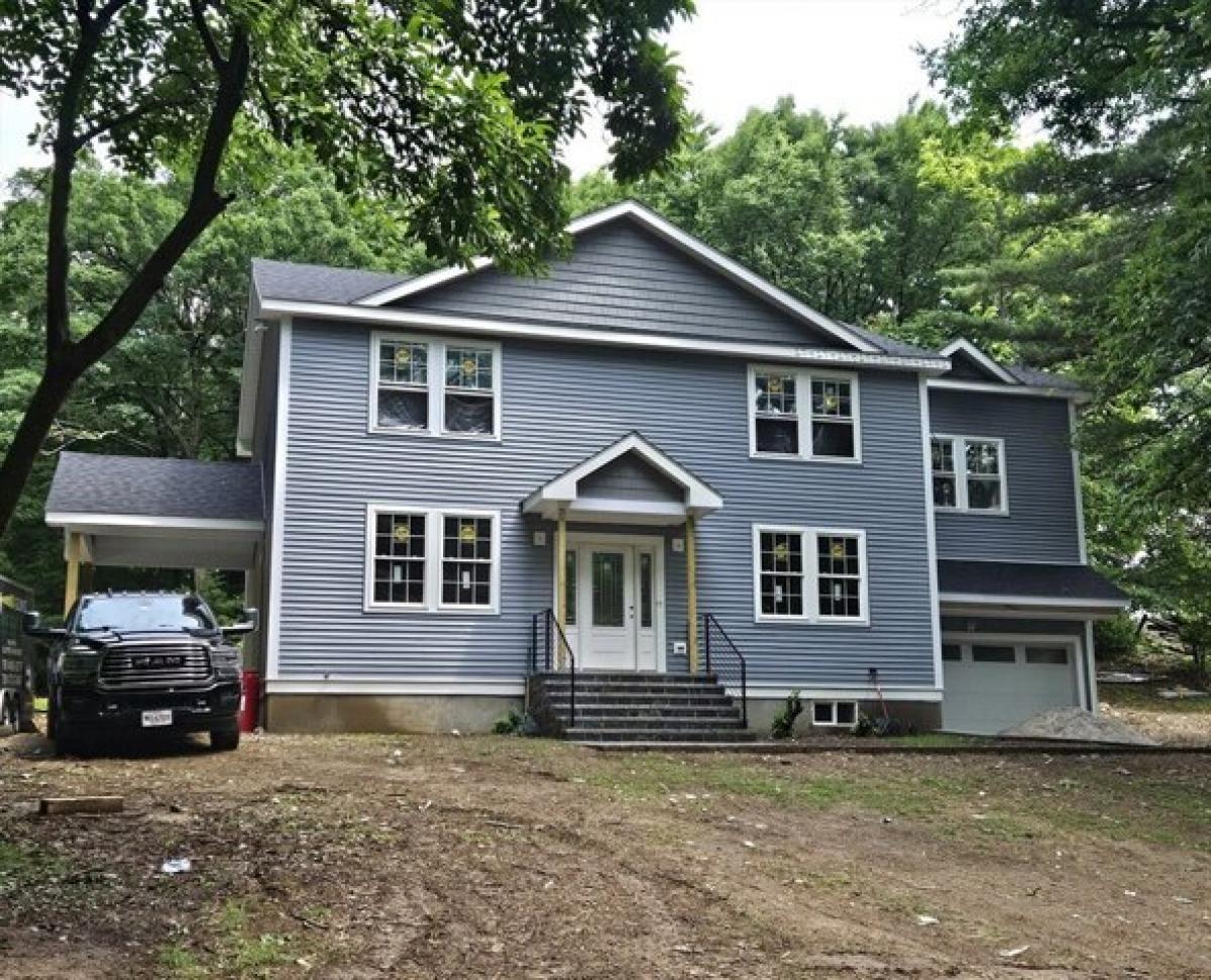 Picture of Home For Sale in Westborough, Massachusetts, United States