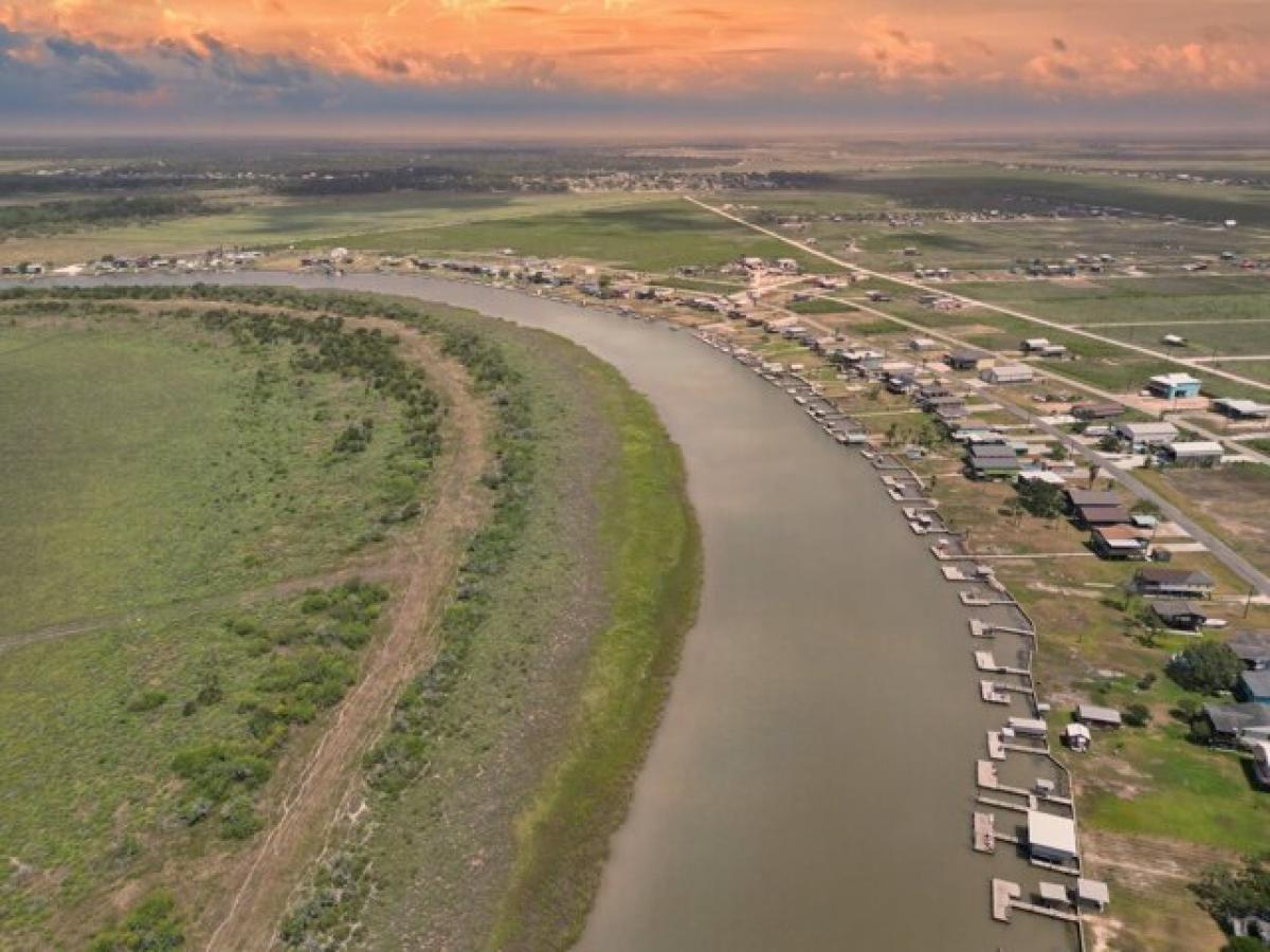 Picture of Home For Sale in Sargent, Texas, United States