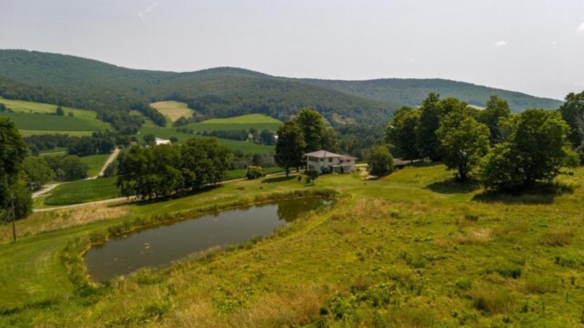 Picture of Home For Sale in Troy, Pennsylvania, United States